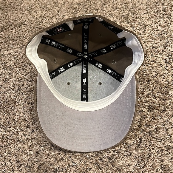 New Era LA Dodgers 59FIFTY olive corduroy fitted hat - Picture 2 of 3